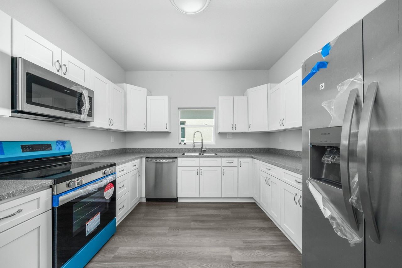 1450 Las Villas Blvd - Photo 4 of 5