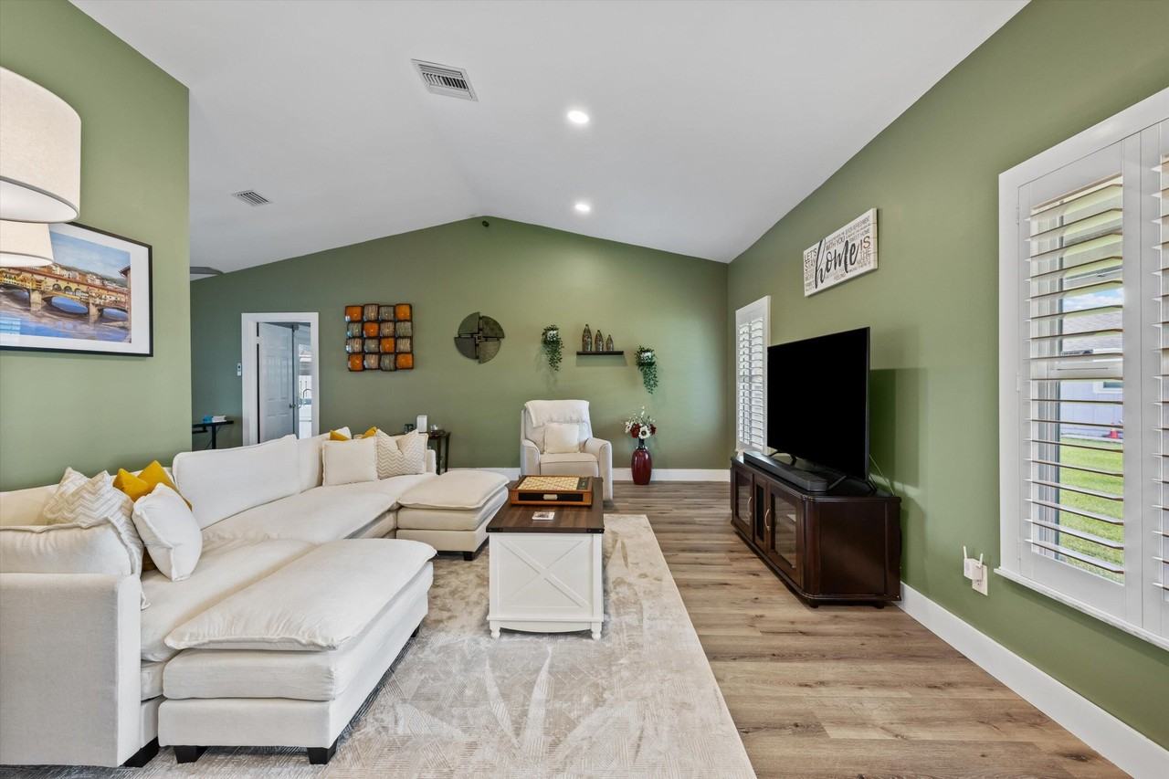 12139 Big Cone Ct - Photo 4 of 32