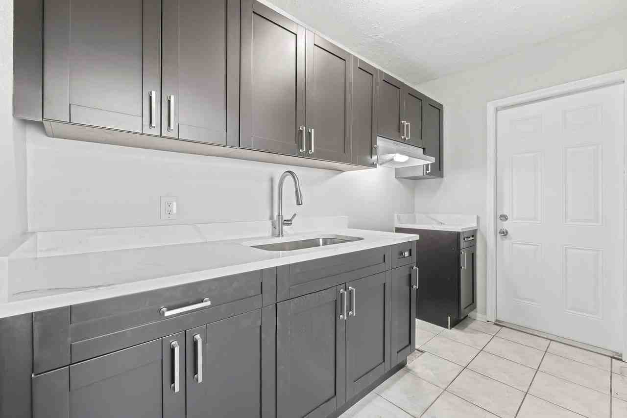 1409 Nw 7th Ave - Photo 2 of 24