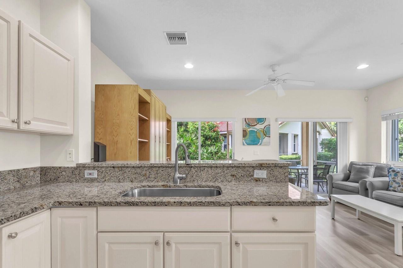 8931 Sandshot Ct - Photo 6 of 21
