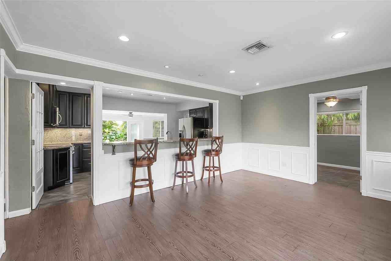 620 Nw 37th St - Photo 4 of 29