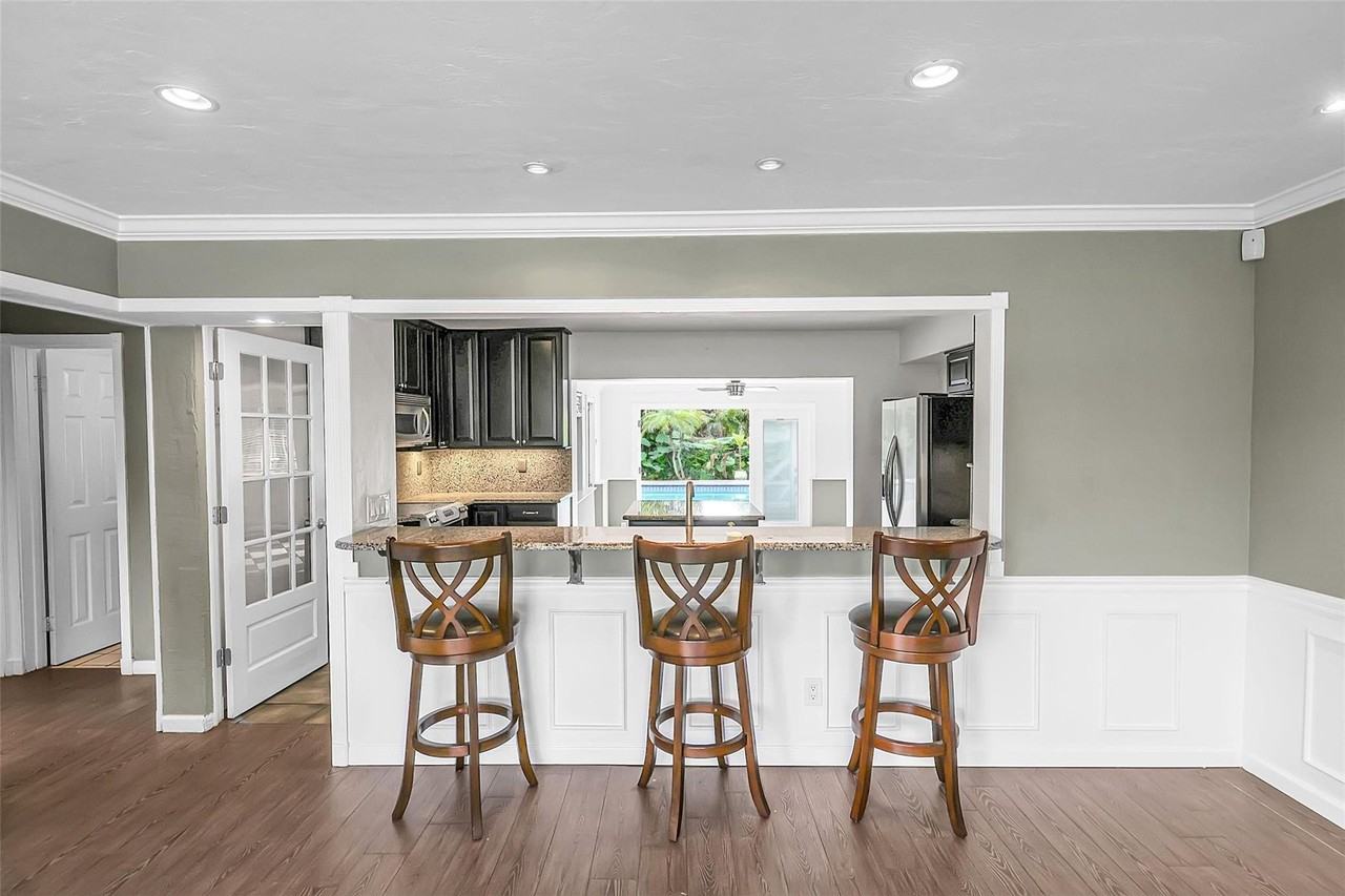 620 Nw 37th St - Photo 5 of 29