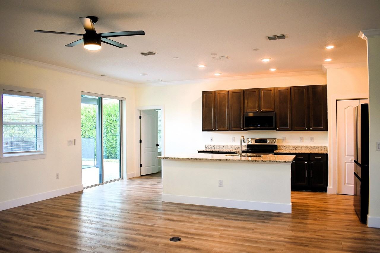 1217 Sw Marmore Ave - Photo 3 of 29