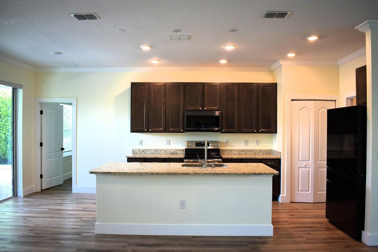 1217 Sw Marmore Ave - Photo 5 of 29