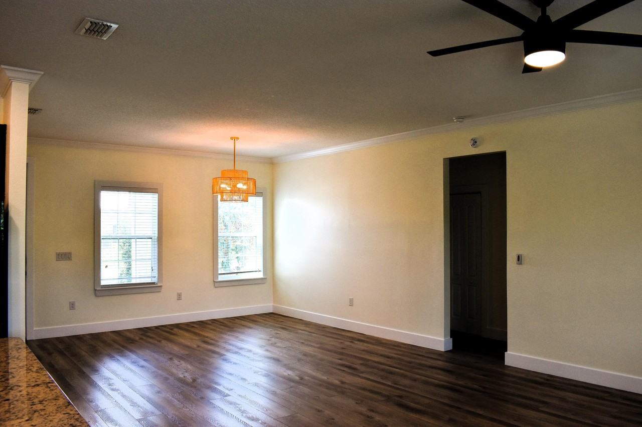 1217 Sw Marmore Ave - Photo 7 of 29