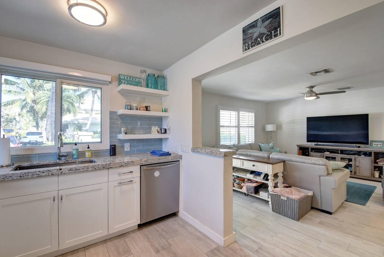 1020 Casuarina Rd - Photo 3 of 17