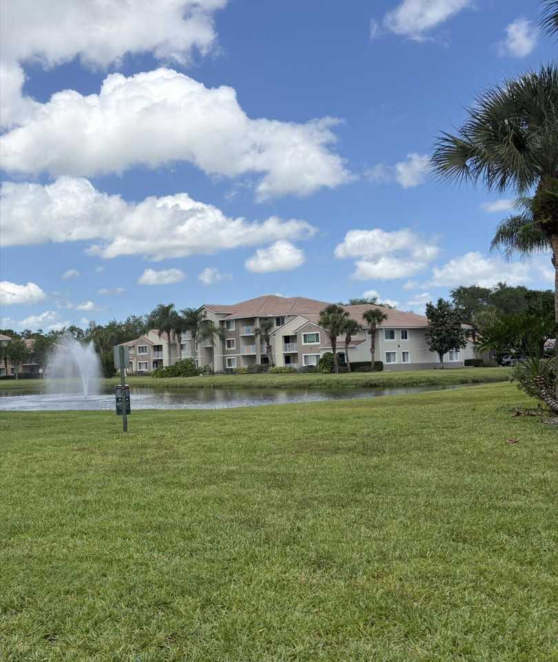 181 Sw Palm Dr #203 - Photo 2 of 24