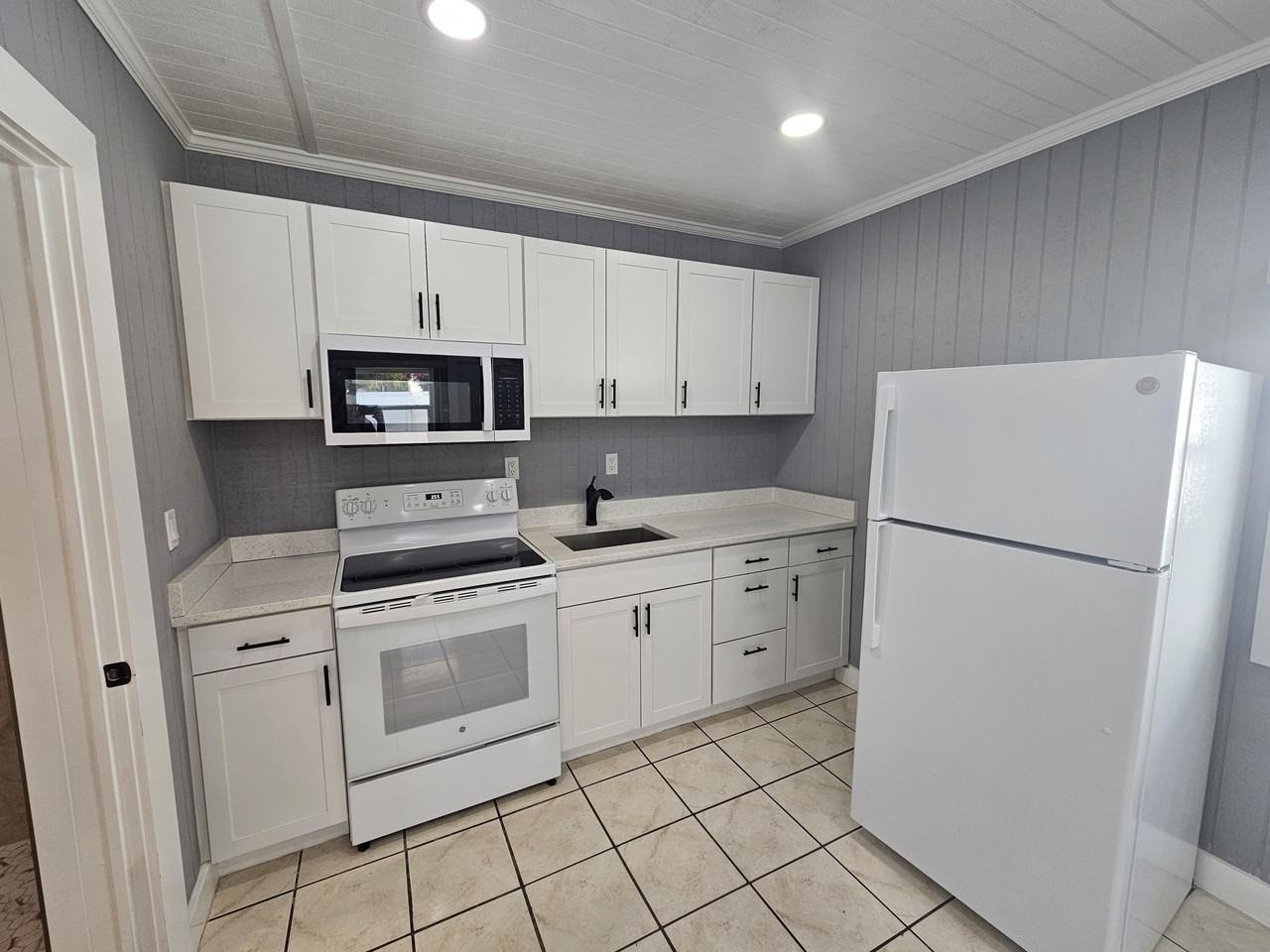 425 Ardmore Rd #4 - Photo 5 of 14