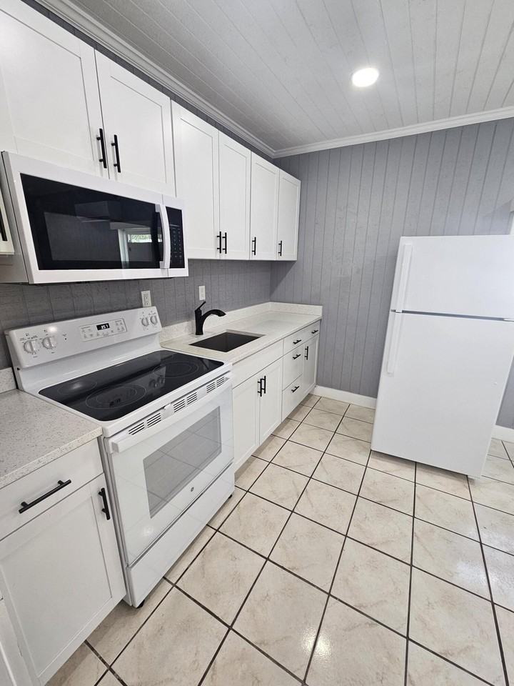 425 Ardmore Rd #4 - Photo 7 of 14