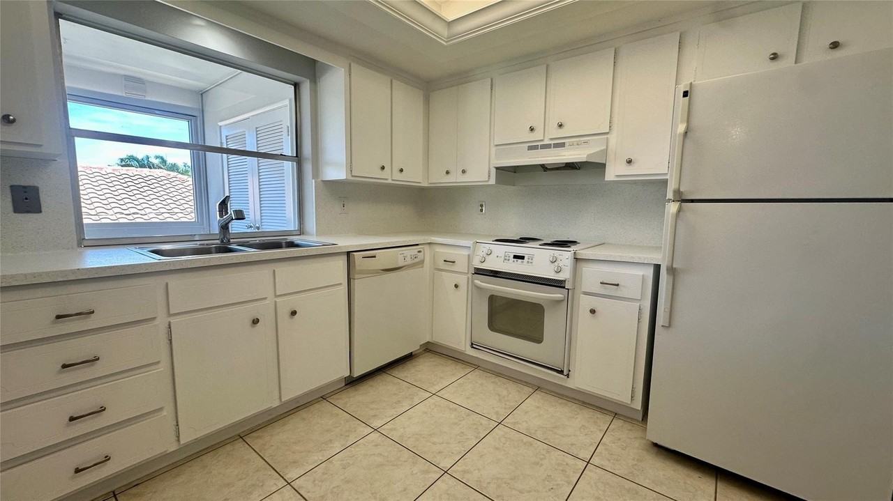 1900 Ne 29th St #2C - Photo 2 of 21
