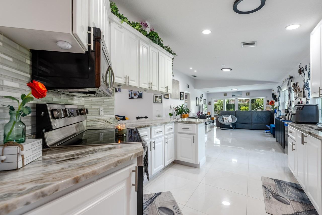 7068 Gila Ln - Photo 5 of 33
