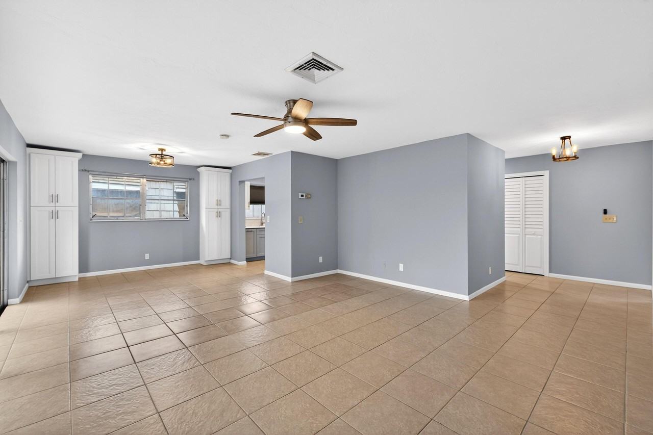 423 Pine Tree Ct #23 - Photo 7 of 33
