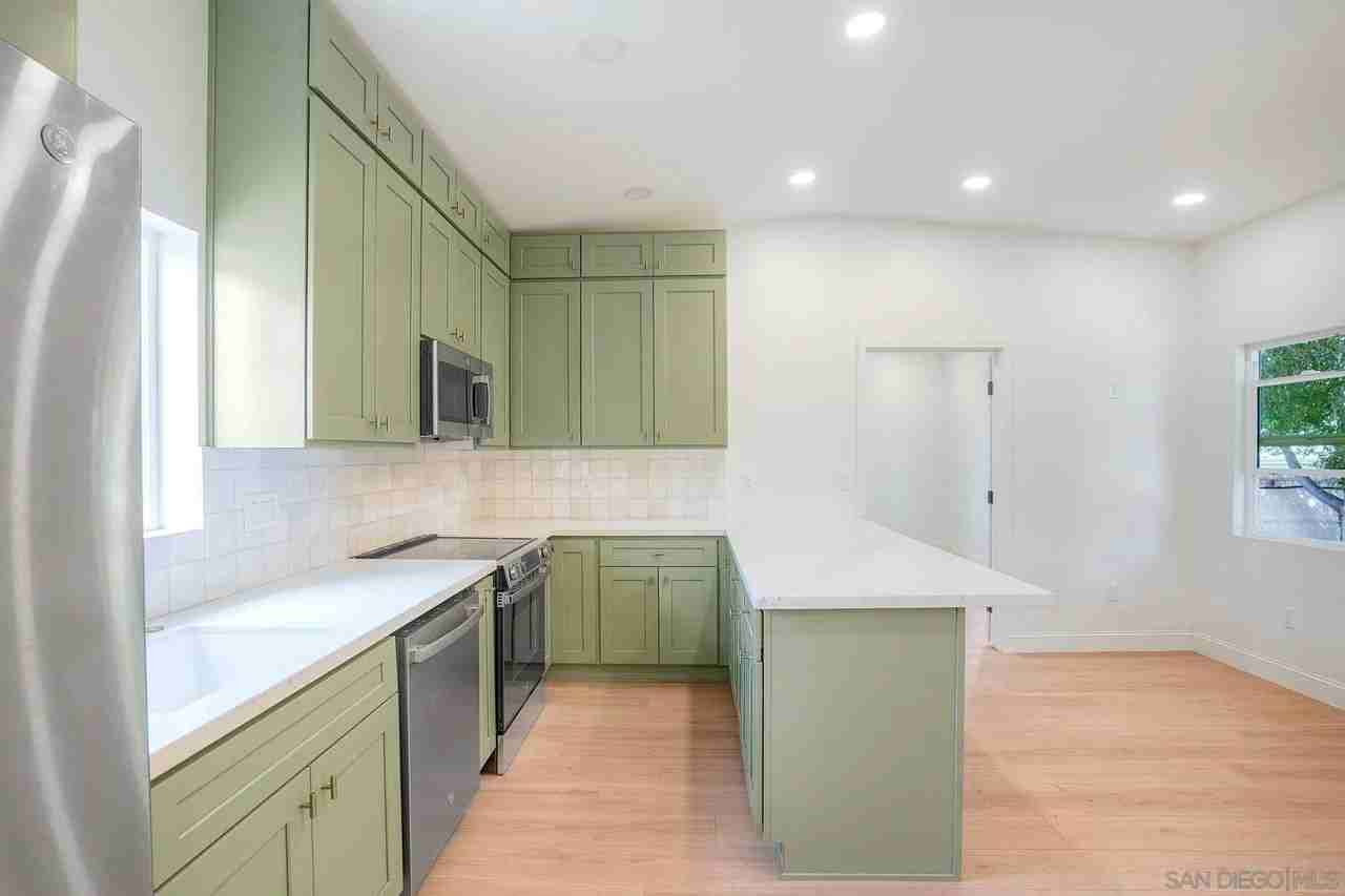 6942 Eberhart St - Photo 2 of 26