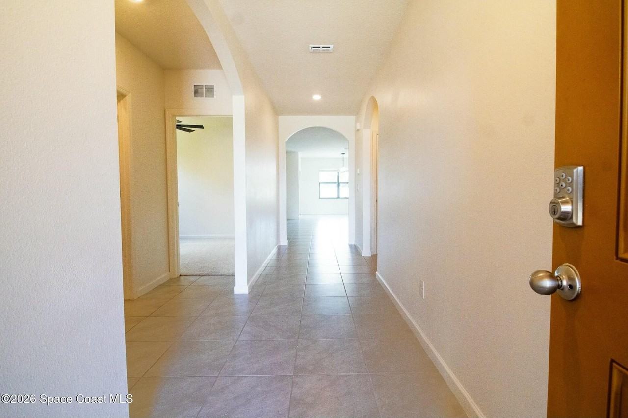 471 Old Country Rd Se - Photo 2 of 15