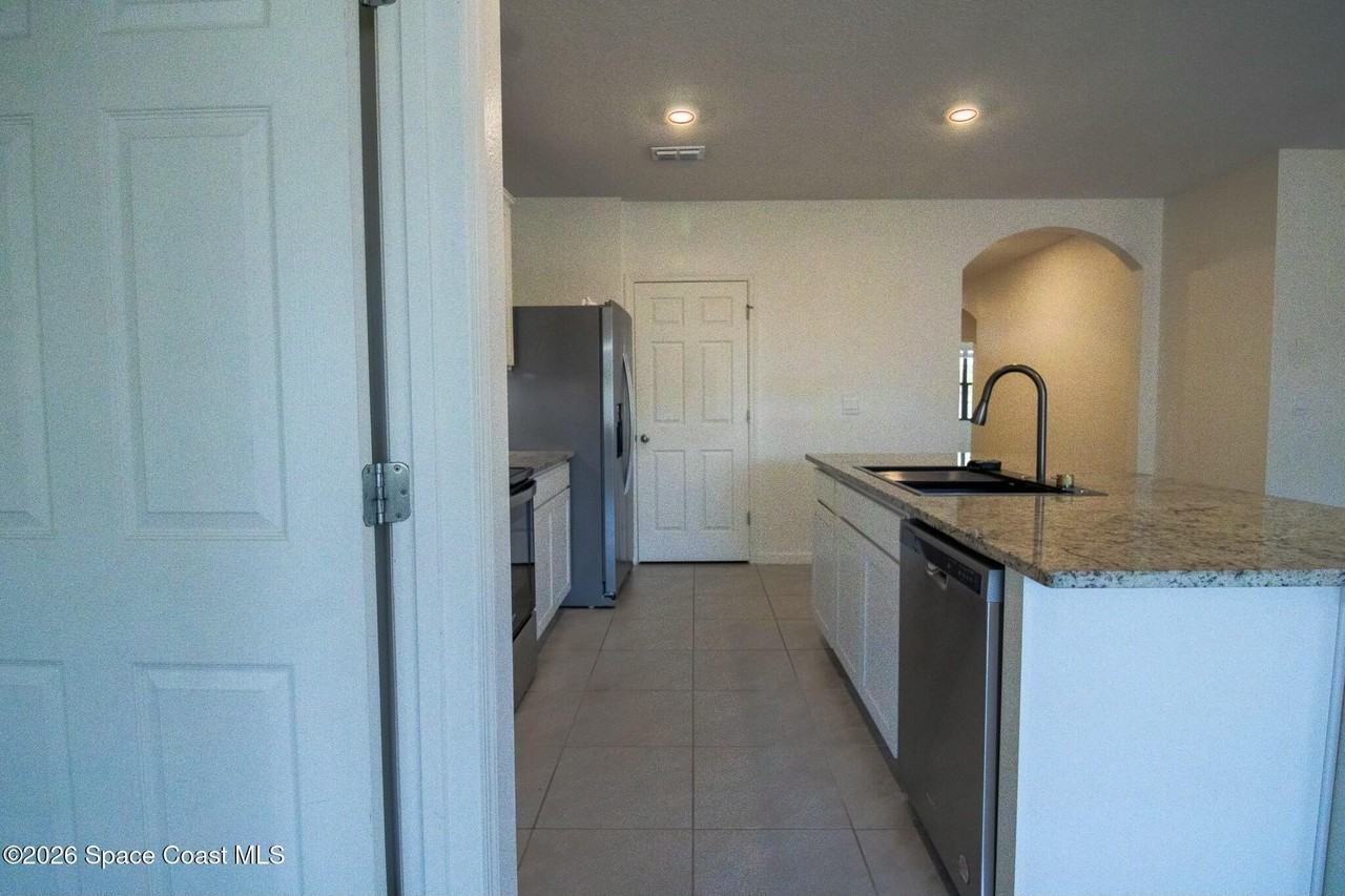 471 Old Country Rd Se - Photo 7 of 15