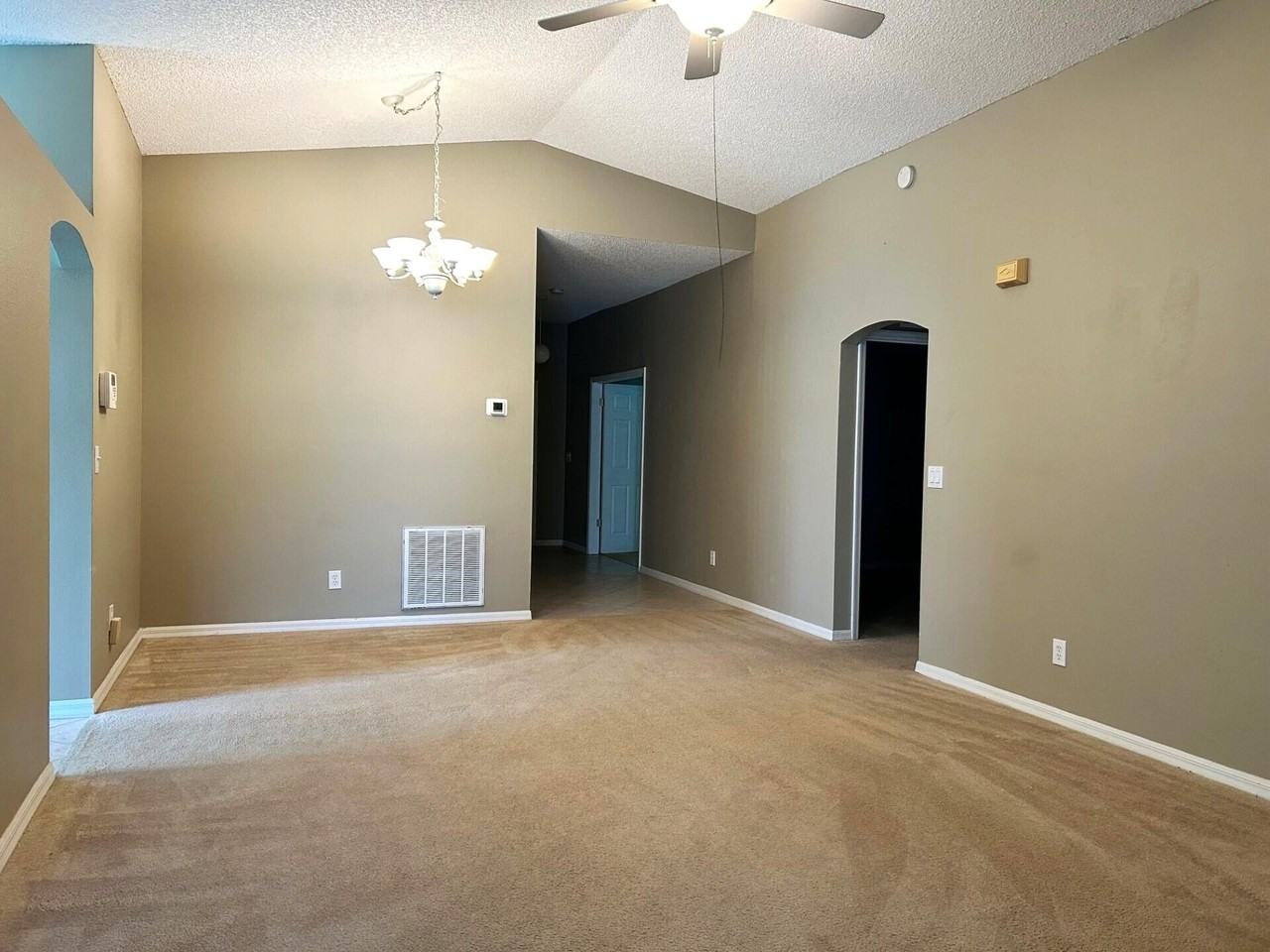 4760 Manchester Dr - Photo 4 of 16