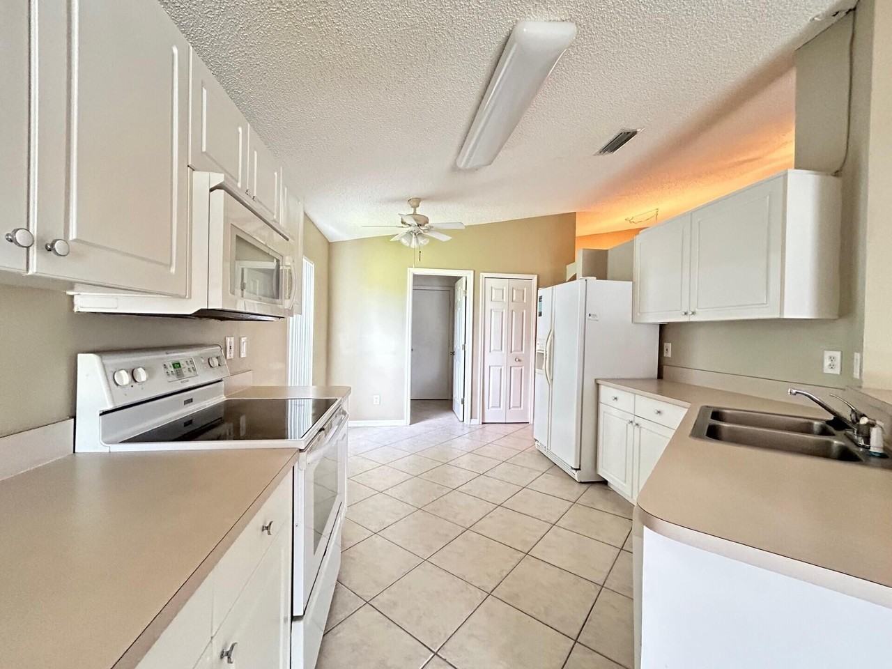 4760 Manchester Dr - Photo 6 of 16