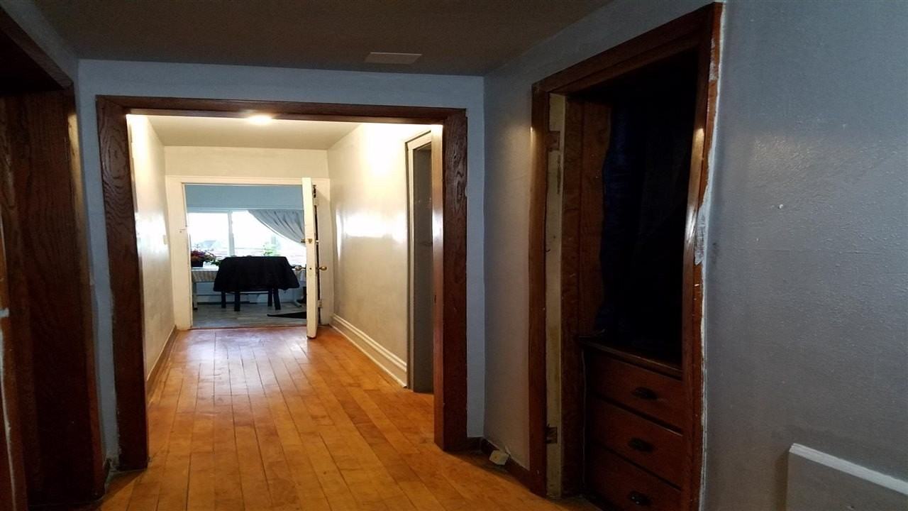 932 Emerald St #1B - Photo 2 of 19