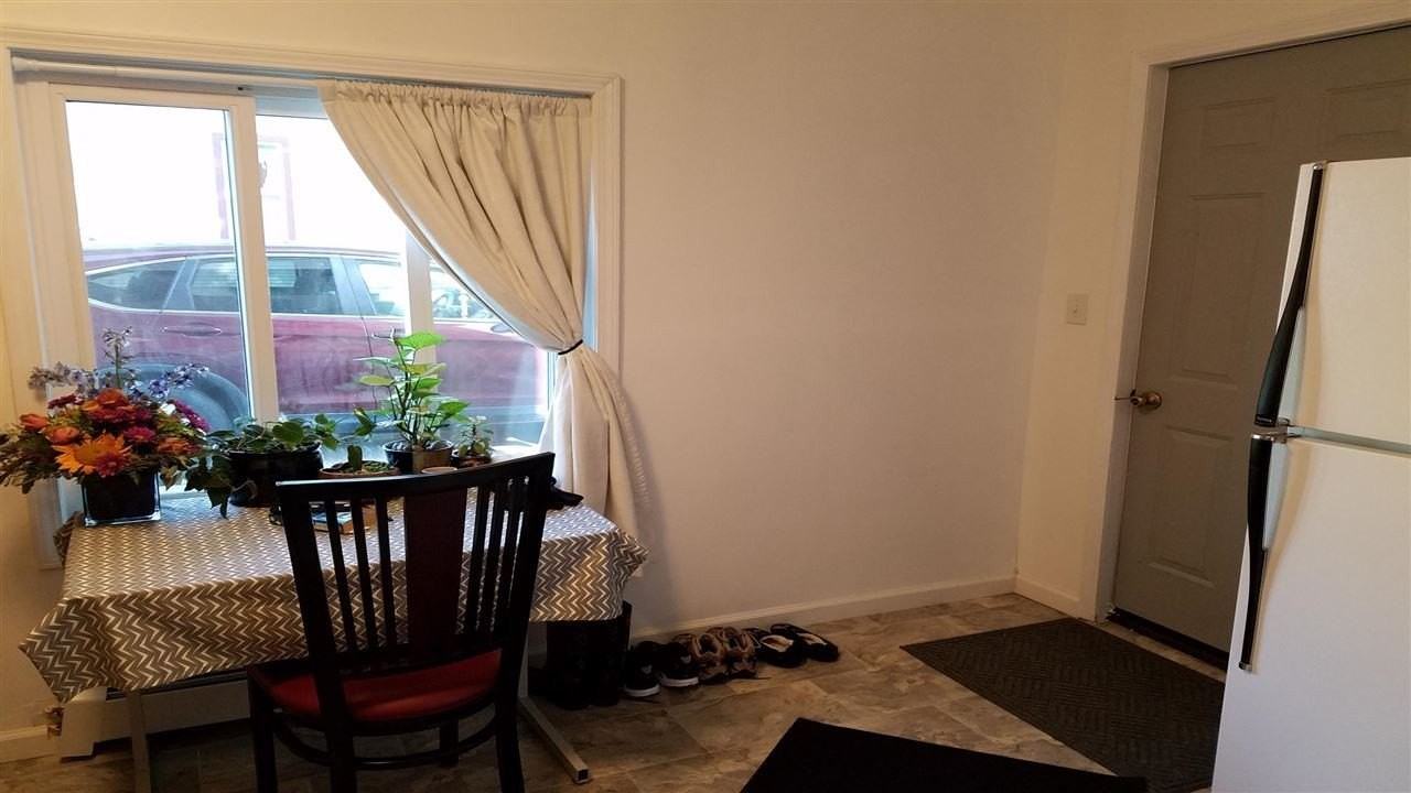 932 Emerald St #1B - Photo 3 of 19