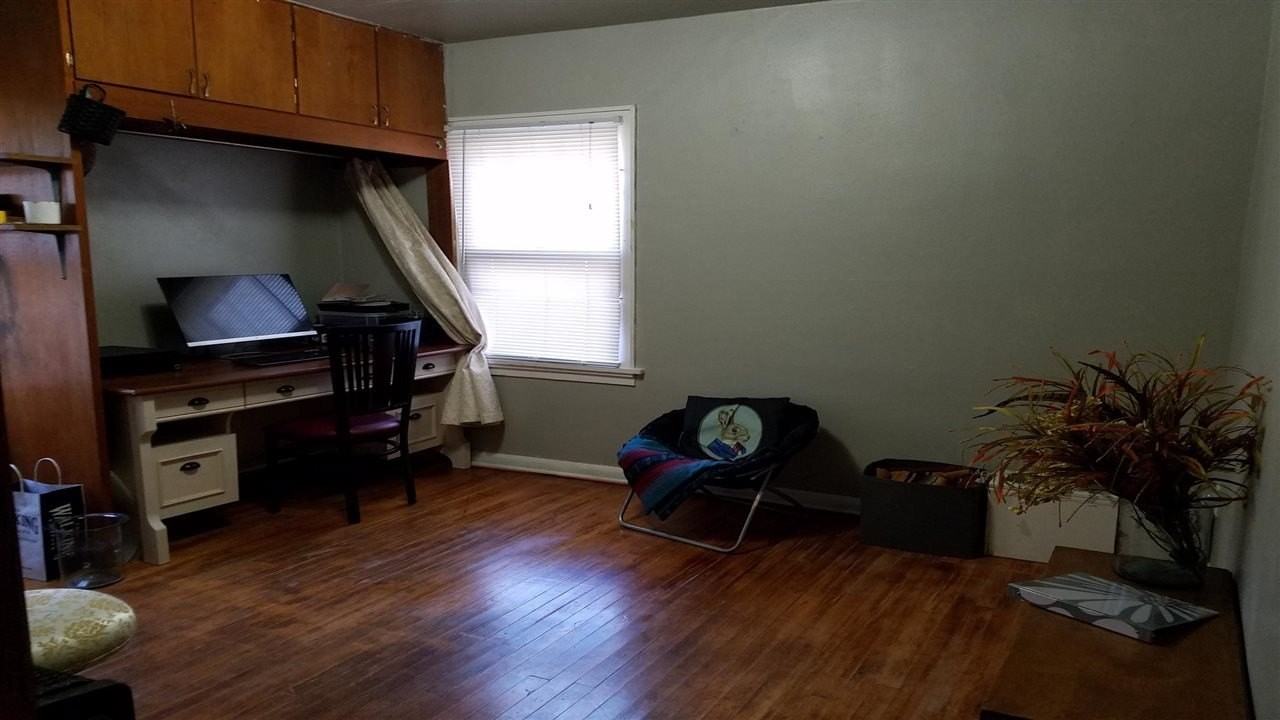 932 Emerald St #1B - Photo 4 of 19