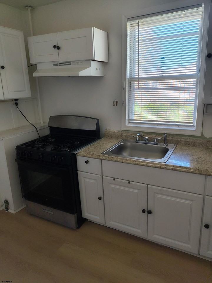 1523 N Arkansas Ave - Photo 4 of 11