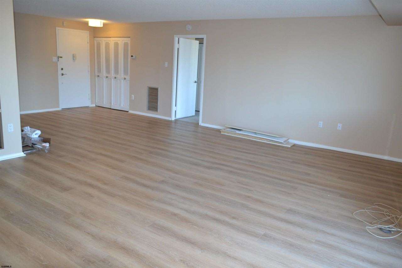 100 S Berkley Sq - Photo 3 of 29