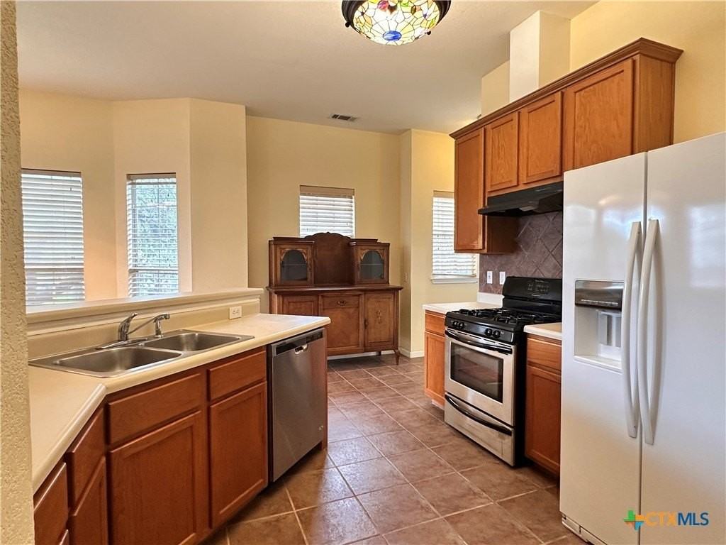 2050 Lisa Ln - Photo 6 of 48