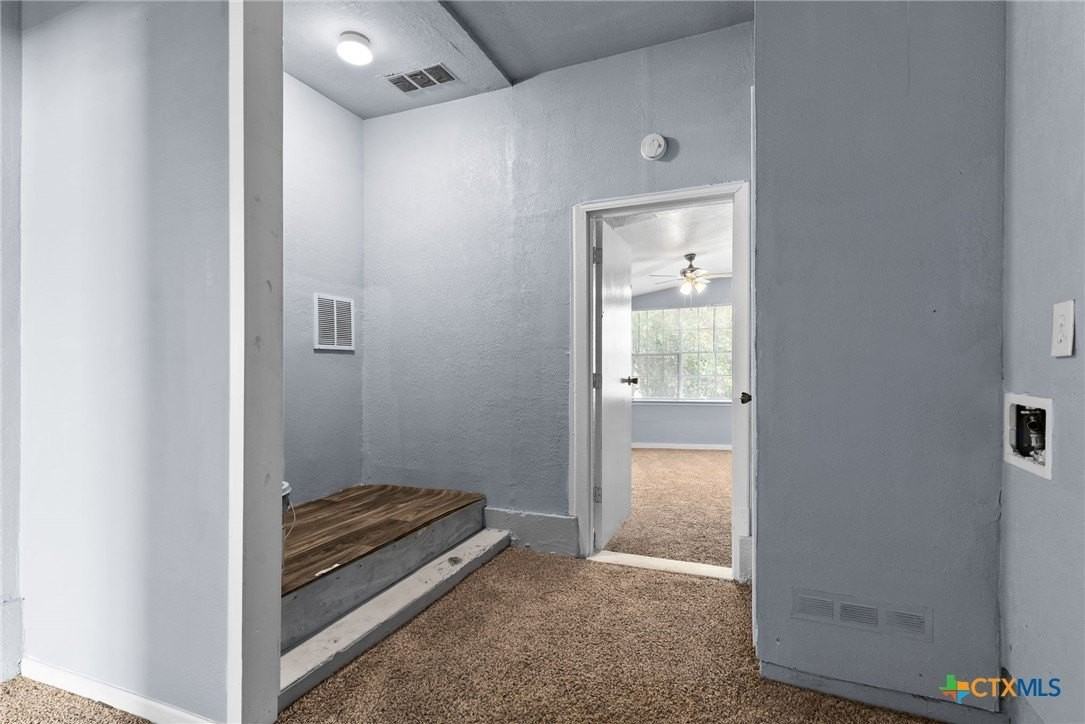 2709 Hillside Dr - Photo 5 of 13