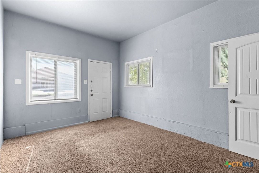 2709 Hillside Dr - Photo 6 of 13