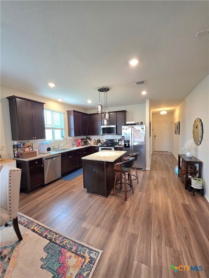 350 Bedford Falls Ln - Photo 4 of 20