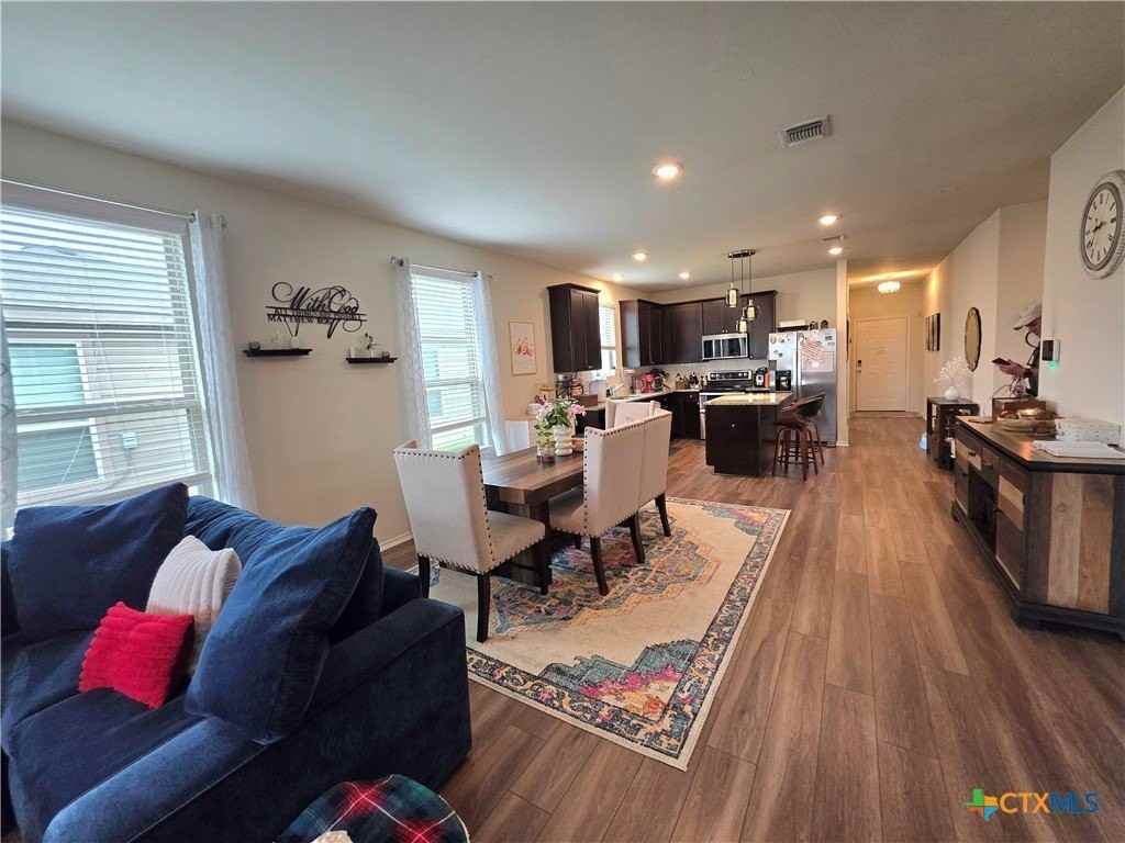 350 Bedford Falls Ln - Photo 5 of 20