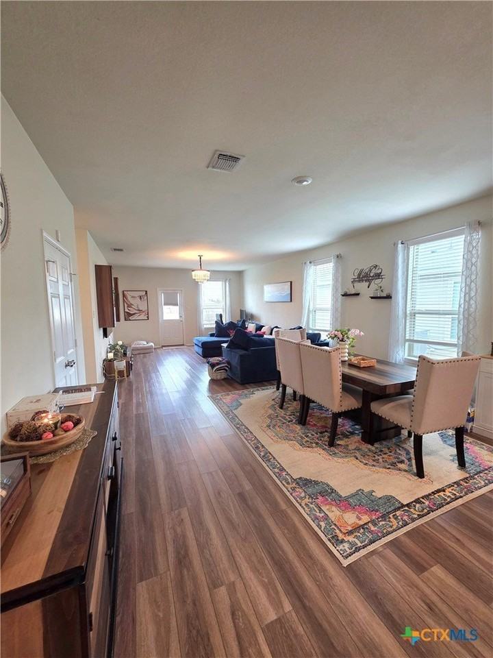 350 Bedford Falls Ln - Photo 6 of 20