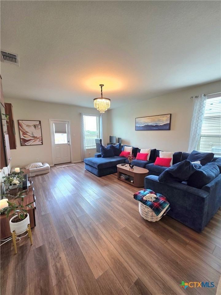 350 Bedford Falls Ln - Photo 7 of 20