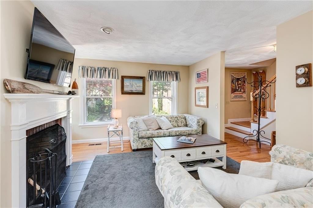 93 Mill St #B - Photo 6 of 33
