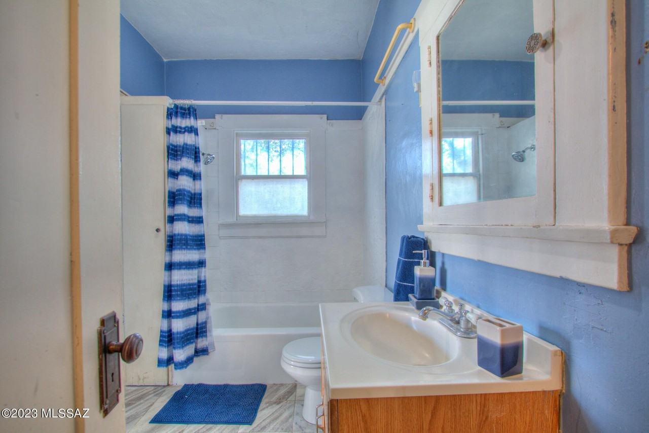 926 N 3rd Ave - Photo 5 of 15