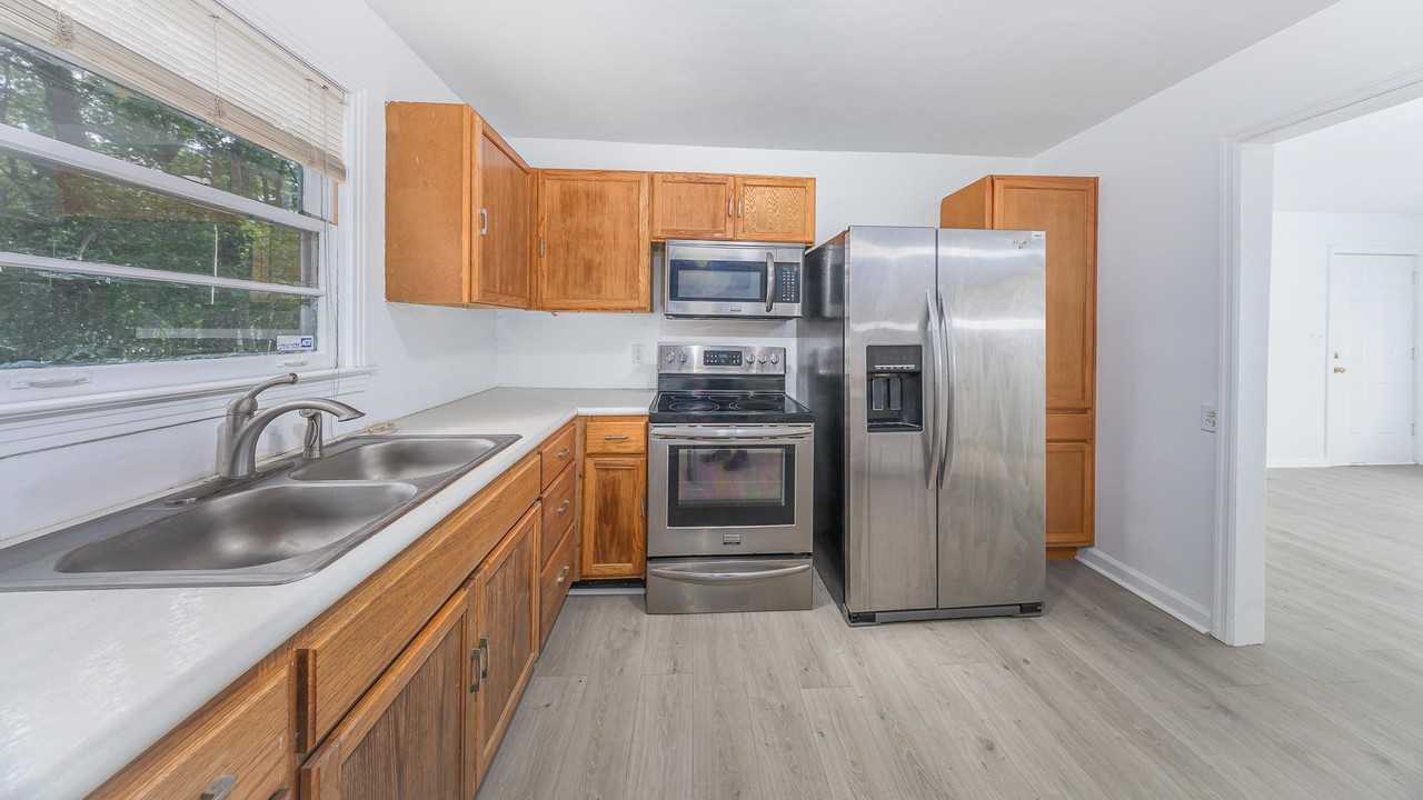 1637 Atkamire Dr - Photo 6 of 25