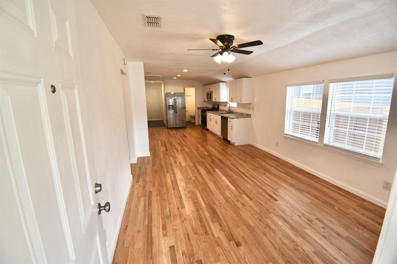 734 W 7th Ave - Photo 4 of 21
