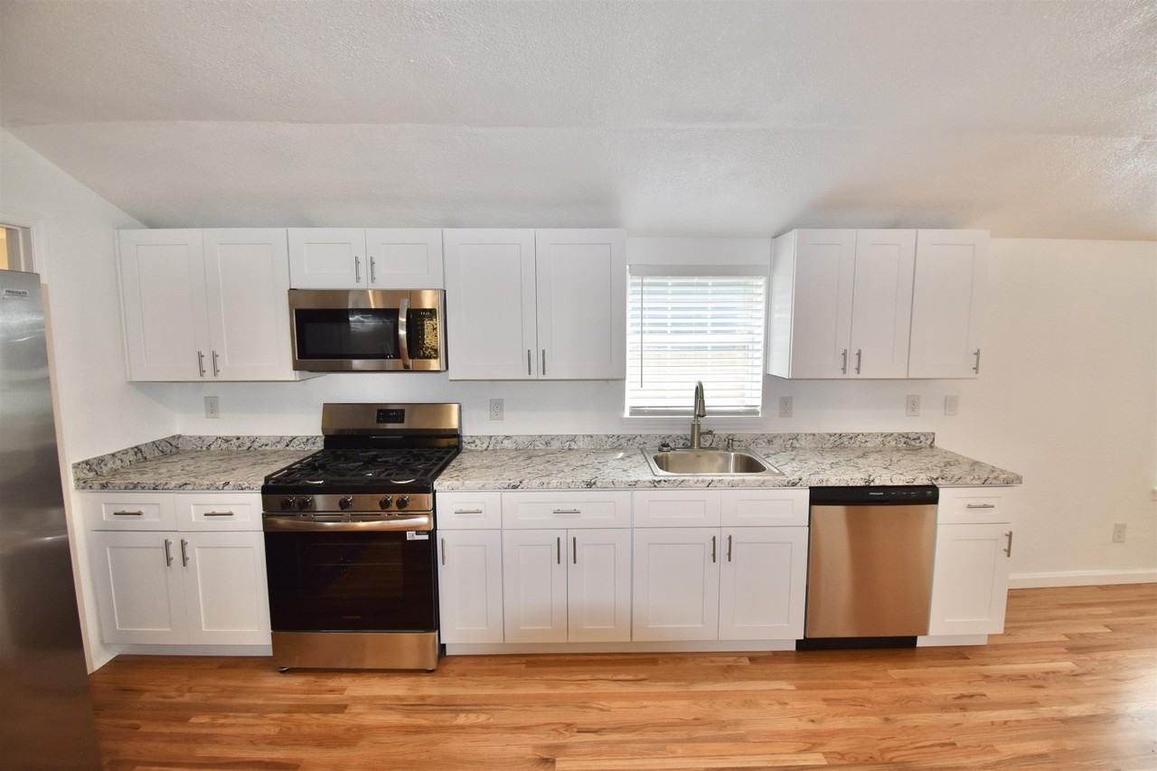 734 W 7th Ave - Photo 6 of 21