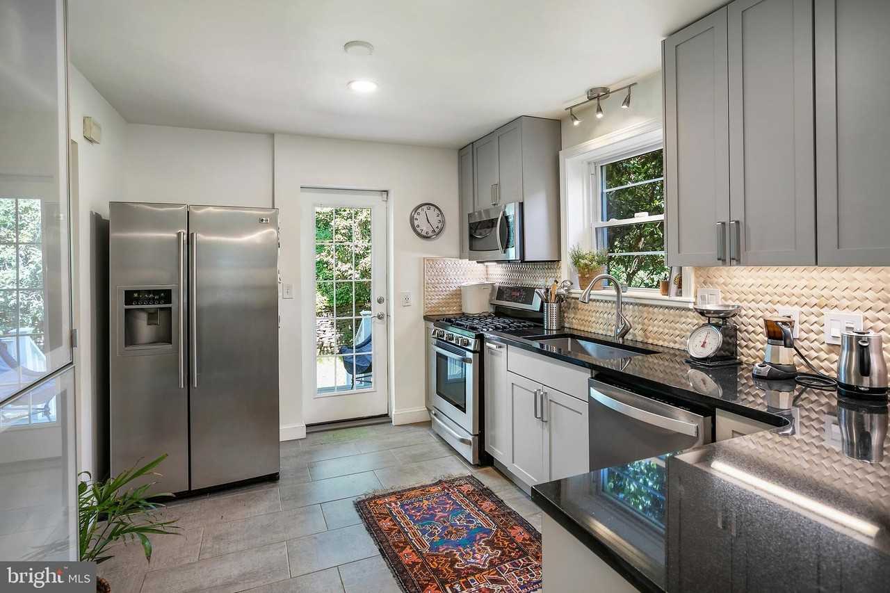 5015 Fulton St Nw - Photo 4 of 49