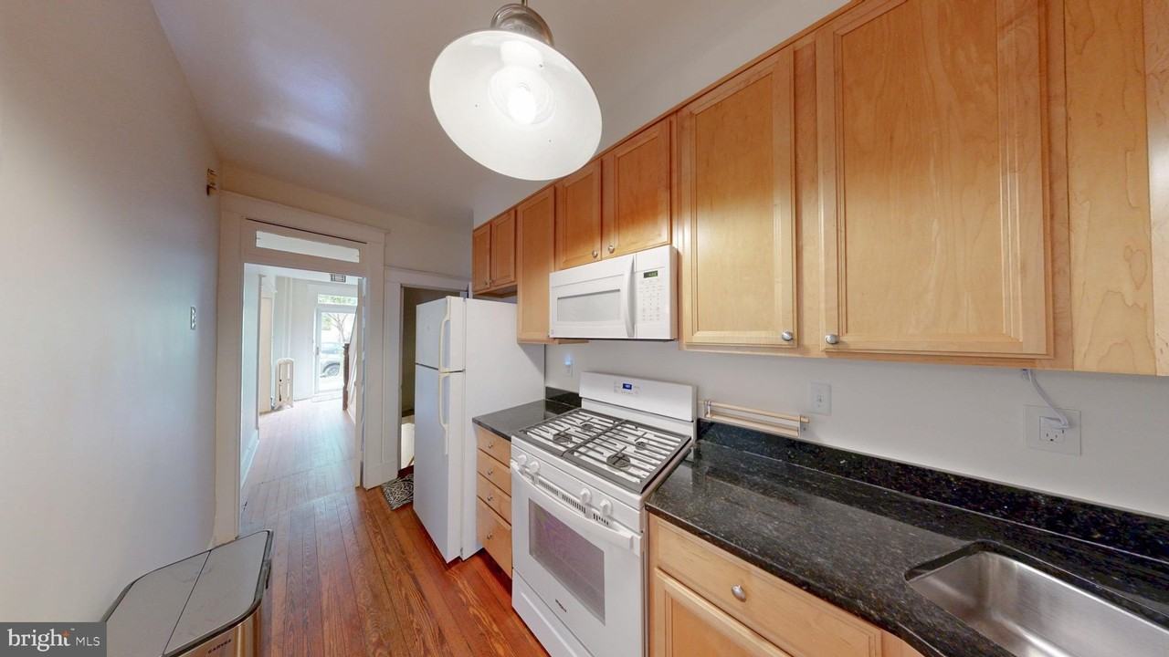 3552 T St Nw - Photo 6 of 18