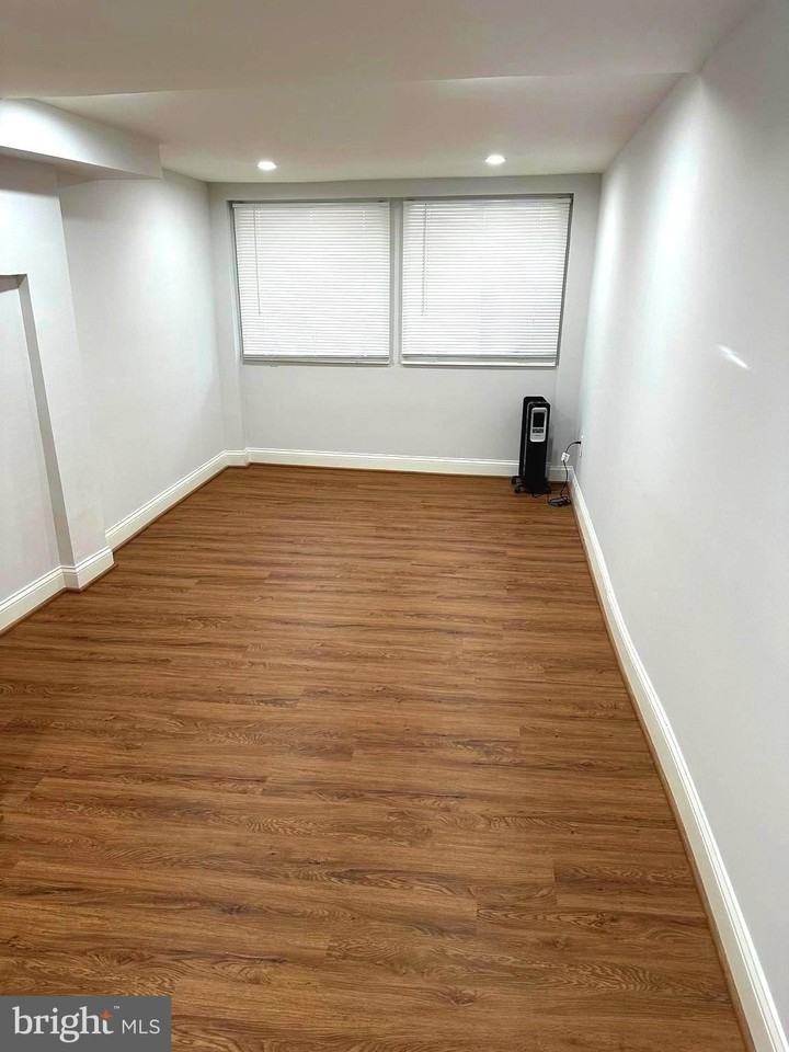 1549 44th St Nw - Photo 3 of 12