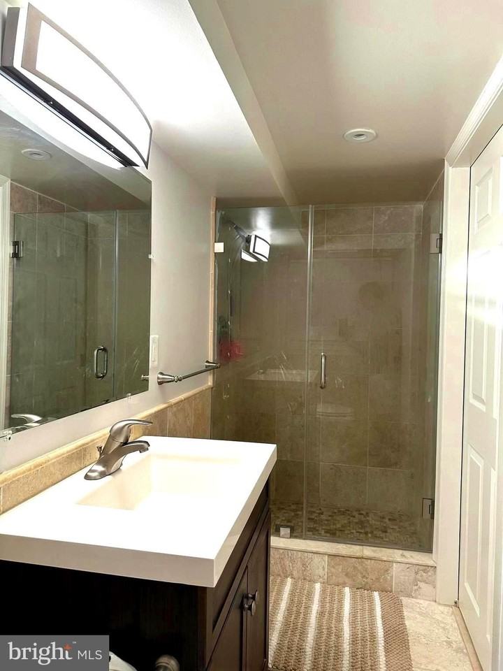 1549 44th St Nw - Photo 5 of 12