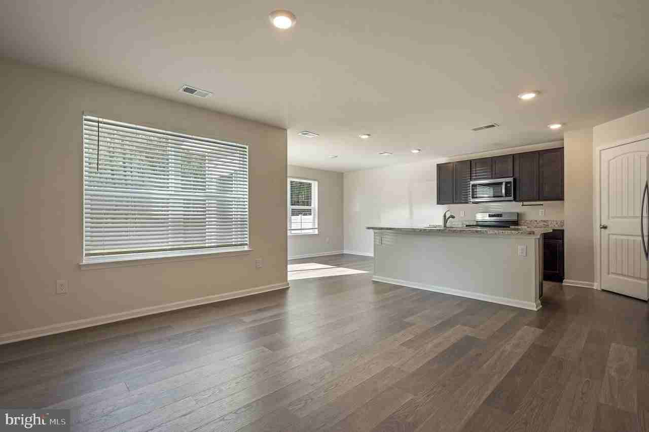 633 Currant Cir - Photo 3 of 27