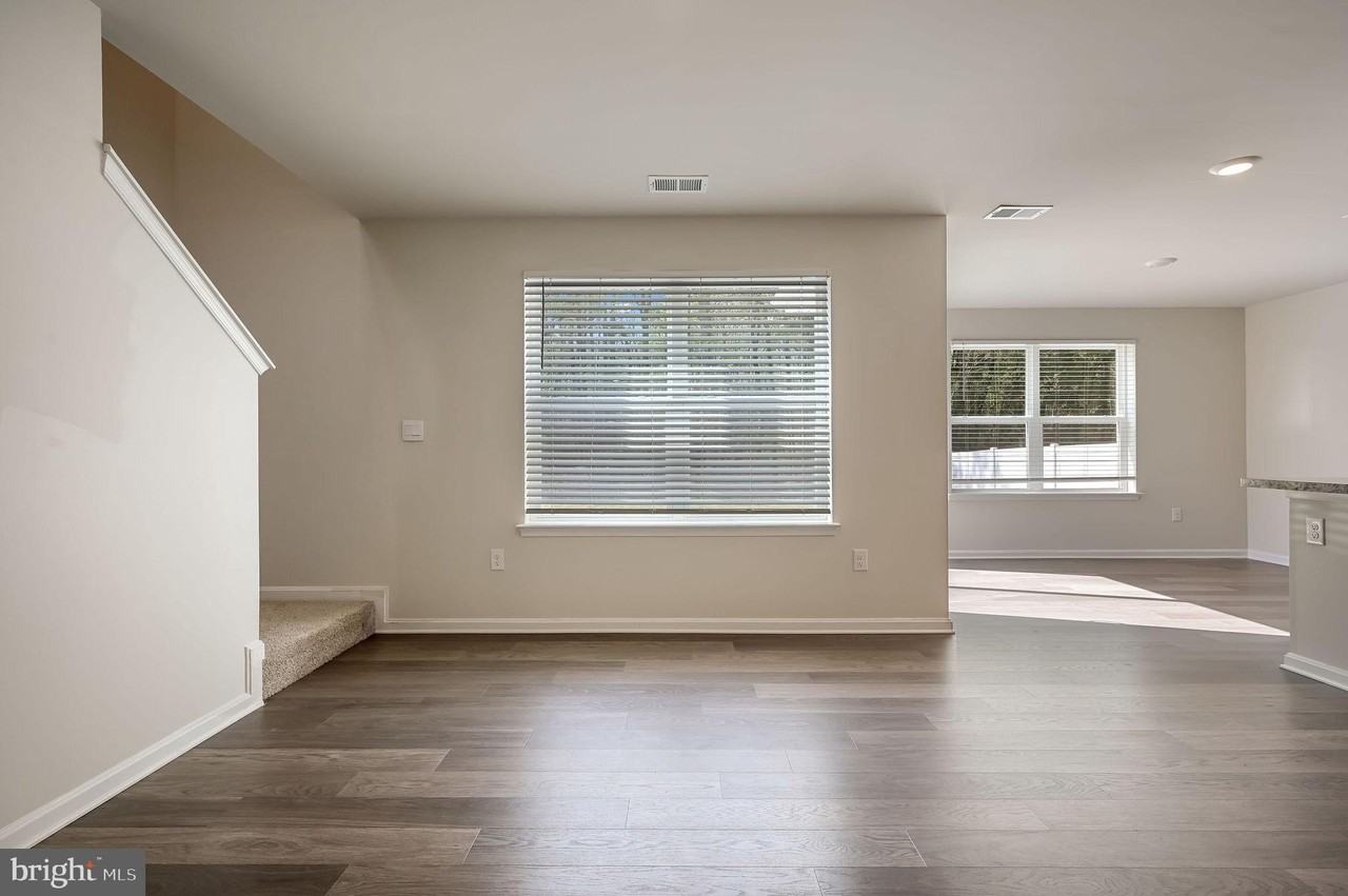 633 Currant Cir - Photo 4 of 27
