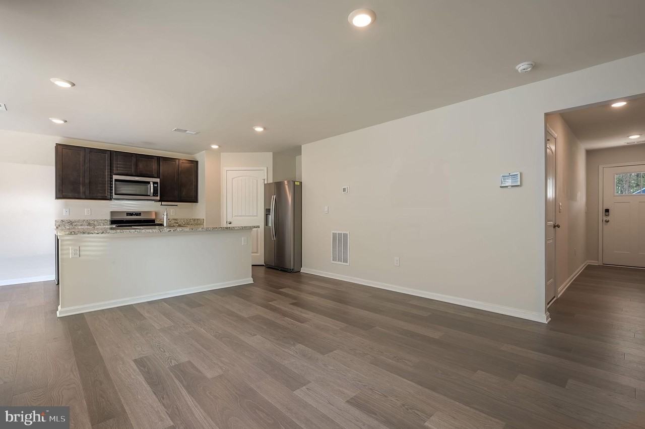 633 Currant Cir - Photo 5 of 27