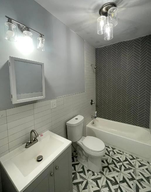 467 Ferry St #1 - Photo 4 of 5