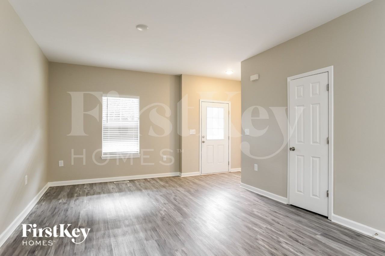229 Deerfield Dr - Photo 3 of 19