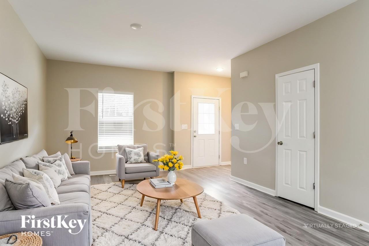 229 Deerfield Dr - Photo 4 of 19