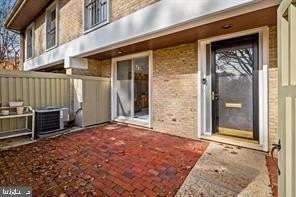 2 Hamlet Hill Rd - Photo 3 of 20
