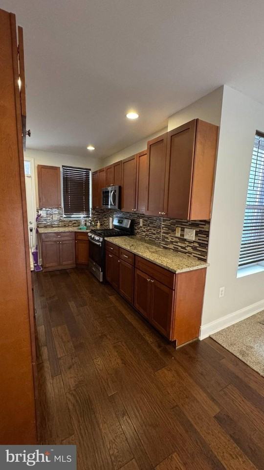 2705 E Biddle St - Photo 3 of 12